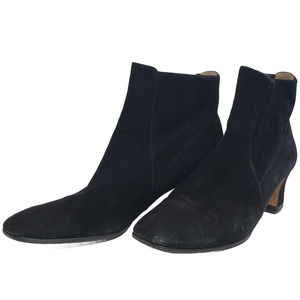 Urban Chic Vibes: Black Vibram Ankle Booties with Subtle Heel - Size 8.5